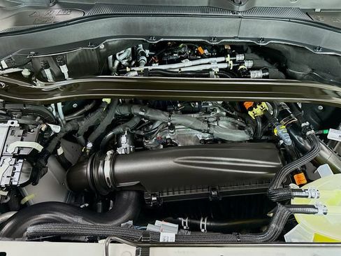 Used 2025 Ford Explorer ST-Line image 32