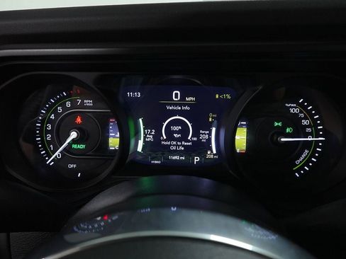 Used 2025 Jeep Wrangler Unlimited Sahara AWD/4WD image 16