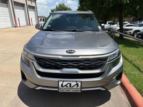Used 2021 Kia Seltos S FWD image 2