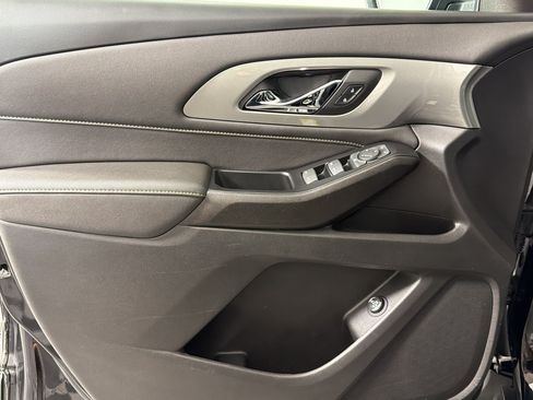 Used 2023 Chevrolet Traverse LT w/ LPO, Floor Liner Package FWD image 10