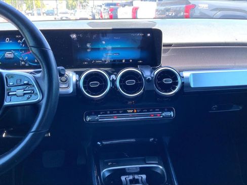 Used 2021 Mercedes-Benz GLB 250 4MATIC image 32
