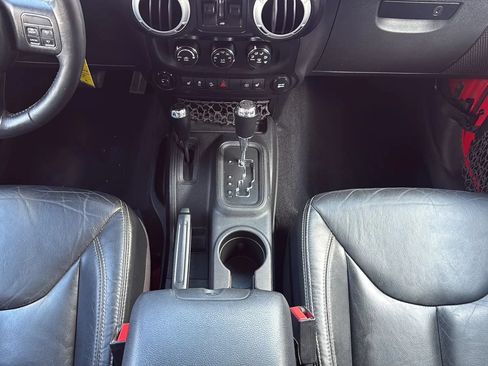 Used 2014 Jeep Wrangler Unlimited Sahara w/ Max Tow Package AWD/4WD image 27