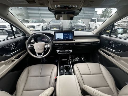 Certified 2024 Lincoln Corsair AWD w/ Equipment Group 101A image 3