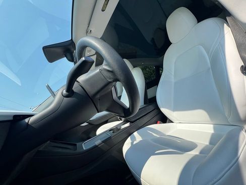 Used 2022 Tesla Model Y Performance AWD/4WD image 16