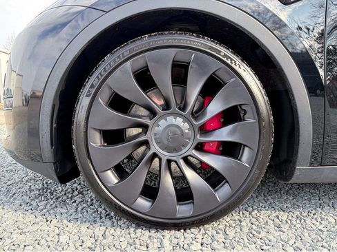 Used 2023 Tesla Model Y Performance image 31