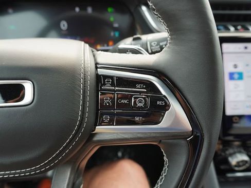 Used 2024 Jeep Grand Cherokee Overland w/ Advanced Protech Group III image 36