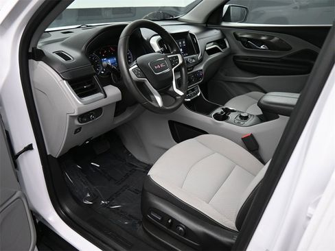 Used 2023 GMC Terrain SLE w/ Driver Convenience Package image 2