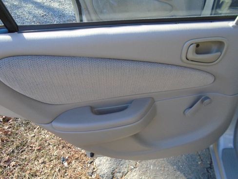 Used 2002 Toyota Corolla CE image 18