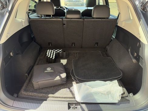 Certified 2023 Volkswagen Tiguan SE w/ Panoramic Sunroof Package image 14