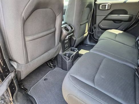 Used 2019 Jeep Wrangler Unlimited Sahara AWD/4WD image 26