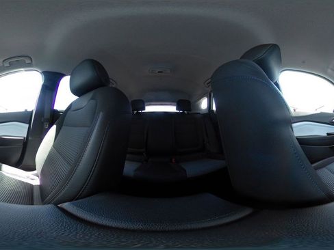 Used 2025 Chevrolet Trax LT w/ LT Convenience Package FWD image 41