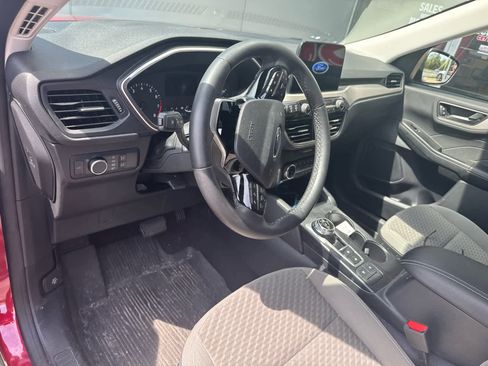 Used 2022 Ford Escape SE w/ SE Sport Appearance Package image 12