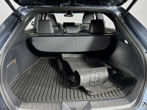 Used 2024 Toyota Venza XLE image 17