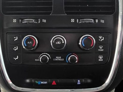 Used 2019 Dodge Grand Caravan SE w/ UConnect Hands-Free Group image 20
