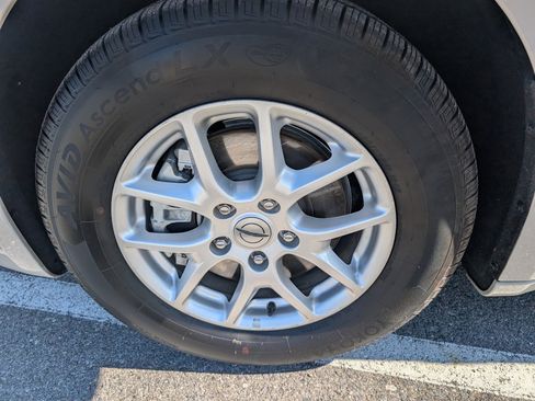 Used 2021 Chrysler Pacifica Touring-L image 24