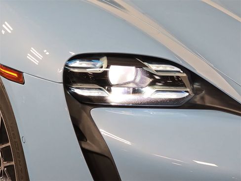 Used 2020 Porsche Taycan 4S image 12