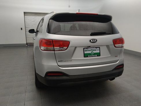 Used 2018 Kia Sorento FWD image 6