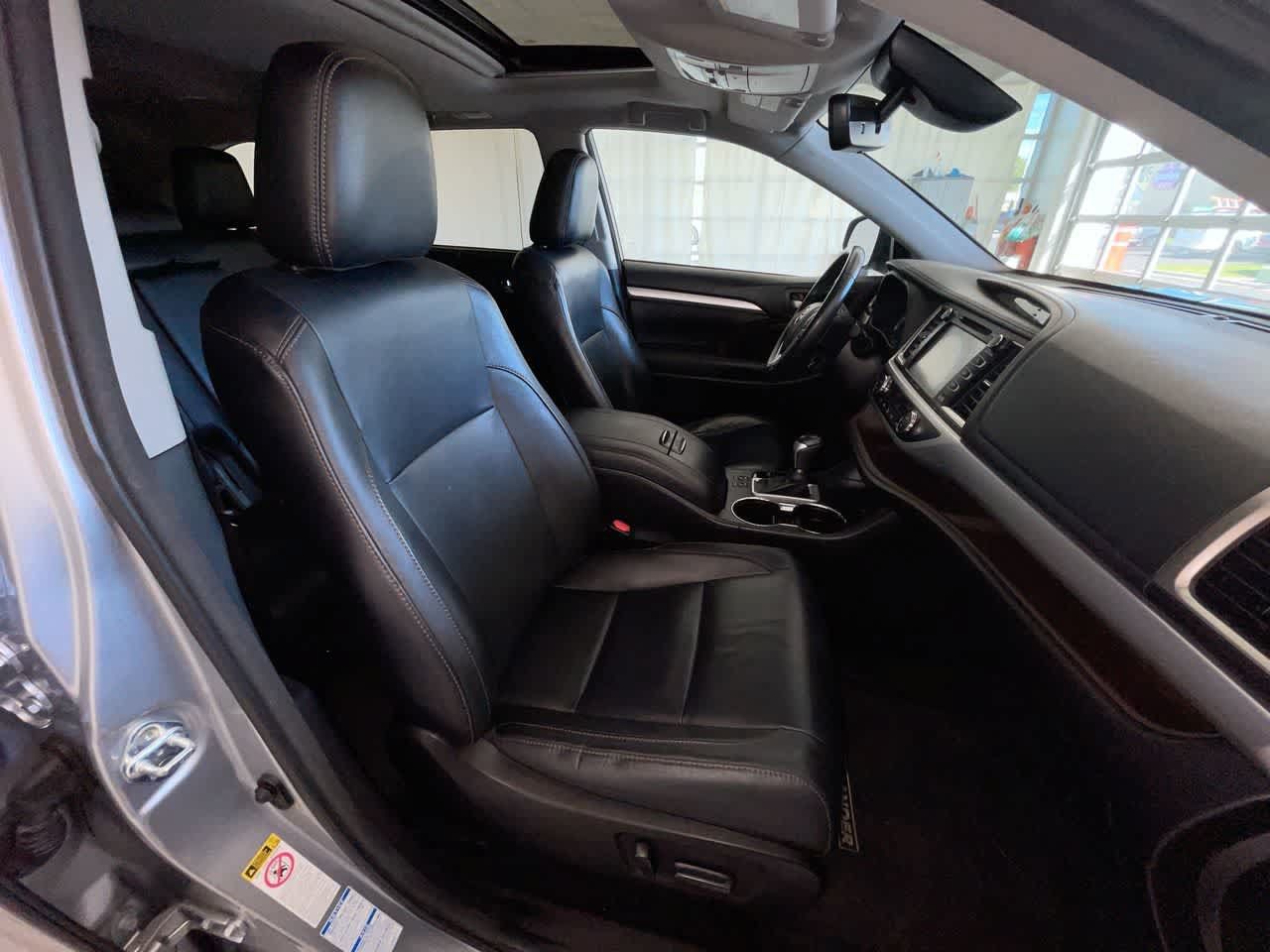 Used 2017 Toyota Highlander XLE AWD/4WD image 26