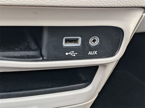 Used 2017 Chrysler Pacifica Touring-L image 22