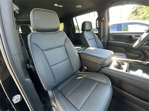 New 2026 Chevrolet Suburban Premier image 28