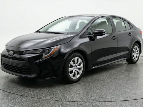 Used 2025 Toyota Corolla LE FWD image 3