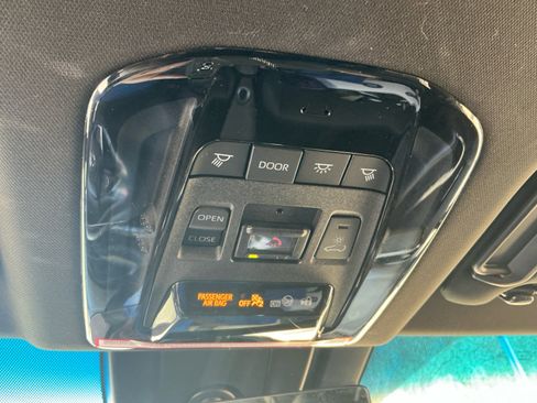 Used 2023 Toyota Venza Limited AWD/4WD image 28