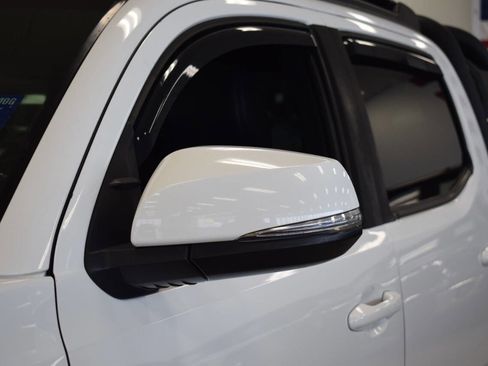 Used 2019 Toyota Tacoma TRD Off-Road AWD/4WD image 10