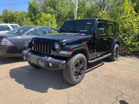 Used 2021 Jeep Wrangler Unlimited Sahara AWD/4WD image 2