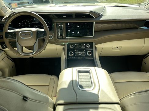 Used 2022 GMC Yukon XL Denali image 18