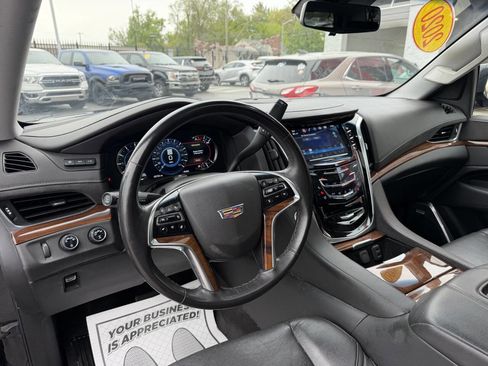 Used 2020 Cadillac Escalade ESV Premium Luxury w/ Escalade Sport Edition AWD/4WD image 11