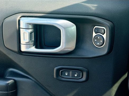 Used 2021 Jeep Gladiator Sport AWD/4WD image 19