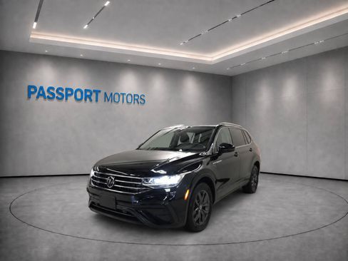 Used 2023 Volkswagen Tiguan SE w/ Panoramic Sunroof Package FWD image 1