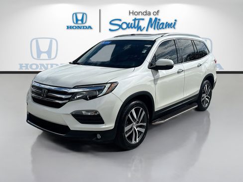 Certified 2018 Honda Pilot Touring image 3
