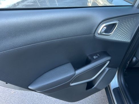 Certified 2022 Kia Soul LX w/ Technology Package image 10