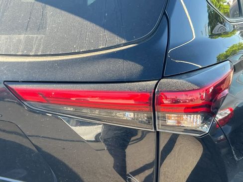 Used 2023 Toyota Highlander XLE image 18