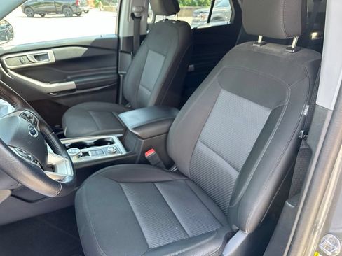 Used 2023 Ford Explorer XLT AWD/4WD image 15
