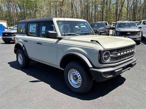 New 2025 Ford Bronco 4-Door image 2