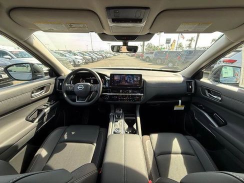 New 2026 Nissan Pathfinder SL image 14