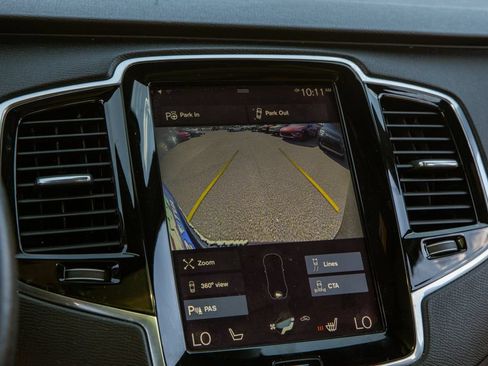 Used 2017 Volvo XC90 T6 Momentum w/ Vision Package AWD/4WD image 16