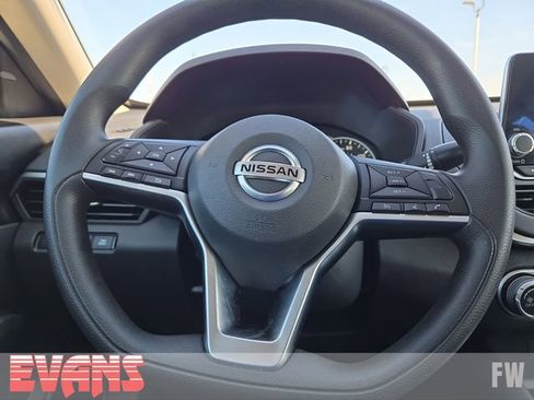 Used 2022 Nissan Altima 2.5 SV FWD image 12