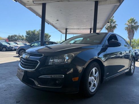 Used 2015 Chevrolet Cruze LT image 2