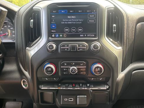 Used 2022 Chevrolet Silverado 1500 LT AWD/4WD image 18