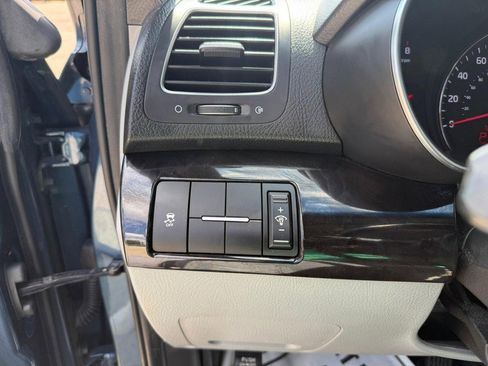 Used 2014 Kia Sorento LX image 18