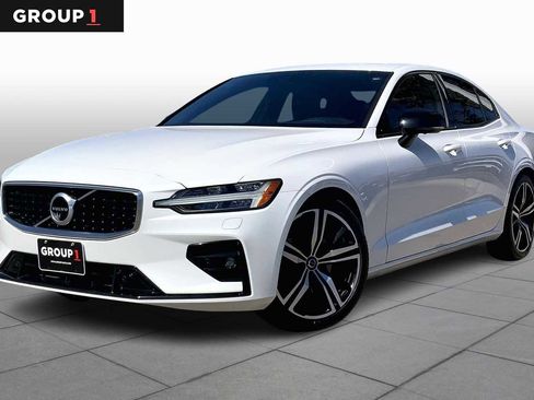 Used 2019 Volvo S60 T5 R-Design image 1