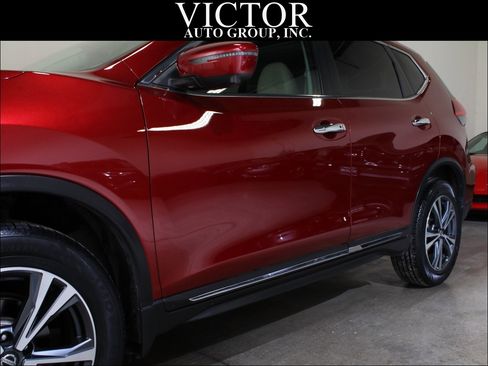 Used 2018 Nissan Rogue SL w/ Premium Package image 6