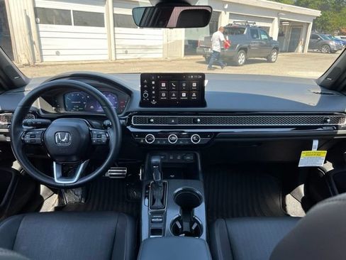 Used 2025 Honda Civic Sport image 9