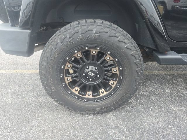 Used 2018 Jeep Wrangler Unlimited Sahara AWD/4WD image 9