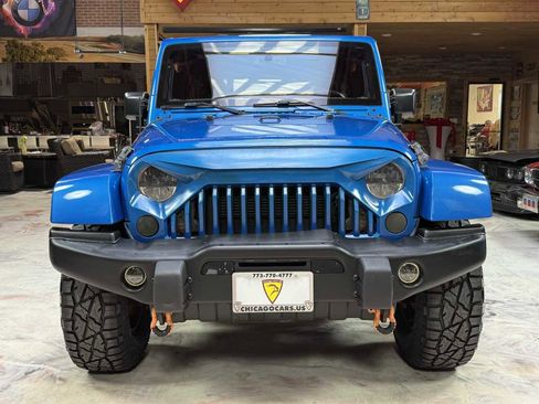 Used 2016 Jeep Wrangler Unlimited Sahara AWD/4WD image 2