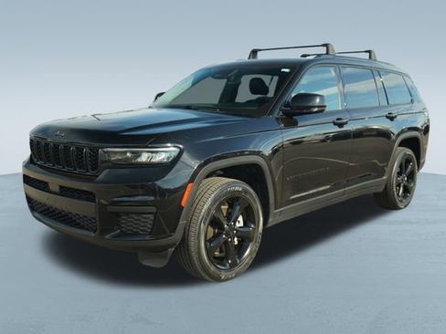 Used 2023 Jeep Grand Cherokee L Altitude image 3