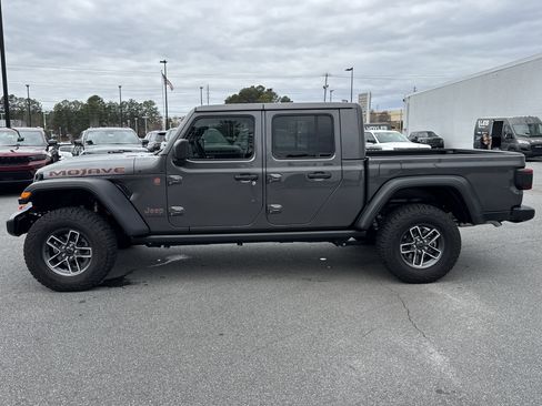 Used 2025 Jeep Gladiator Mojave w/ Convenience Group image 7